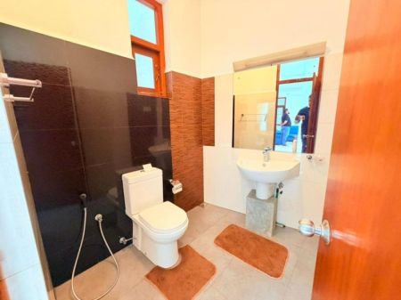 Bathroom - Rajagiriya Architect Build 4 Bedroom House for Sale Kalapaluwawa