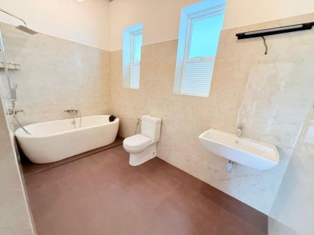 Bathroom - Mount Lavinia Brand New Luxury House For Sale In Ratmalana 