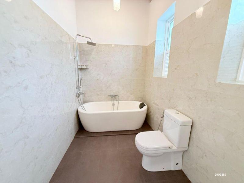 Bathroom - House for sale in Mount Lavinia