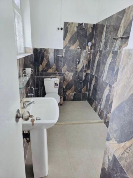 Bathroom - 3 Bedroom Apartment for rent in Colombo 4 