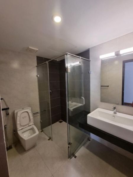 Bathroom -  Treasure Trove - 04 Bedroom Unfurnished Apartment for Sale in Colombo 08 (A2282) 