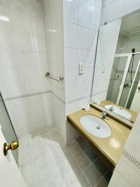 Bathroom - 4 Bedroom Apartment for Rent at Rajagiriya