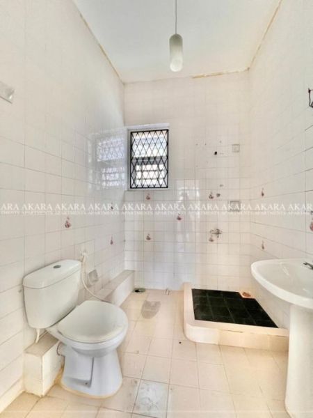 Bathroom - 10 Perches Unfurnished House for Sale - HL50796