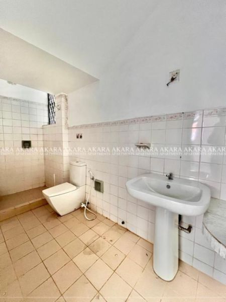Bathroom - 10 Perches Unfurnished House for Sale - HL50796