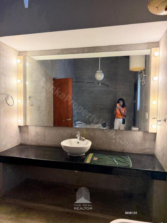 Bathroom - House for sale in Battaramulla