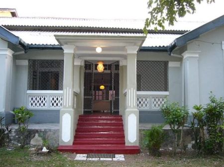 Exterior - NUGEGODA : 7 BR (30 perches) COLONIAL BUNGALOW FOR SALE