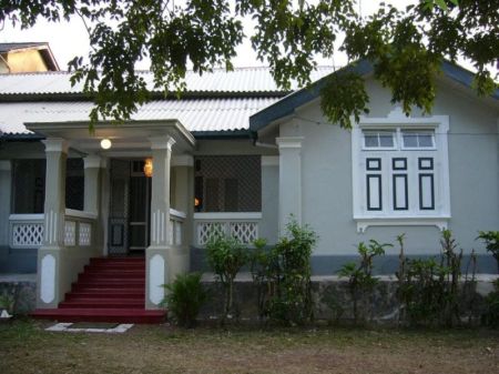 Exterior - NUGEGODA : 7 BR (30 perches) COLONIAL BUNGALOW FOR SALE