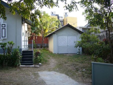 Exterior - NUGEGODA : 7 BR (30 perches) COLONIAL BUNGALOW FOR SALE