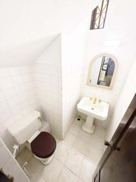 Bathroom - Prime Location | Rosmead Place, Colombo 07 (5 BR + Large House with 5 + Parking)