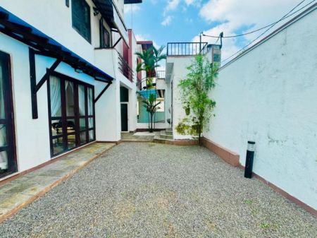 Exterior - (SE1632)🏡 Luxury 4 Bedroom House with Swimming Pool in Thalapathpitiya 🌴✨