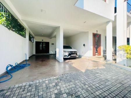 Living Room - (SE701) 3 Story House For Sale In Kotte, Rajagiriya rd