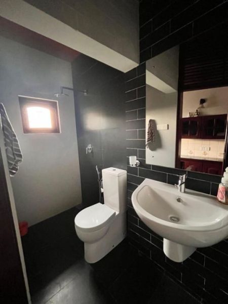 Bathroom - Two-storied House For Rent In Colombo 06 - Pdh376