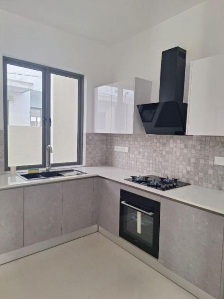 Kitchen - Luxury 4 Bedroom House for Sale at Clover Residencies / LKR 100,000,000 (Negotiable) (EM207RN)