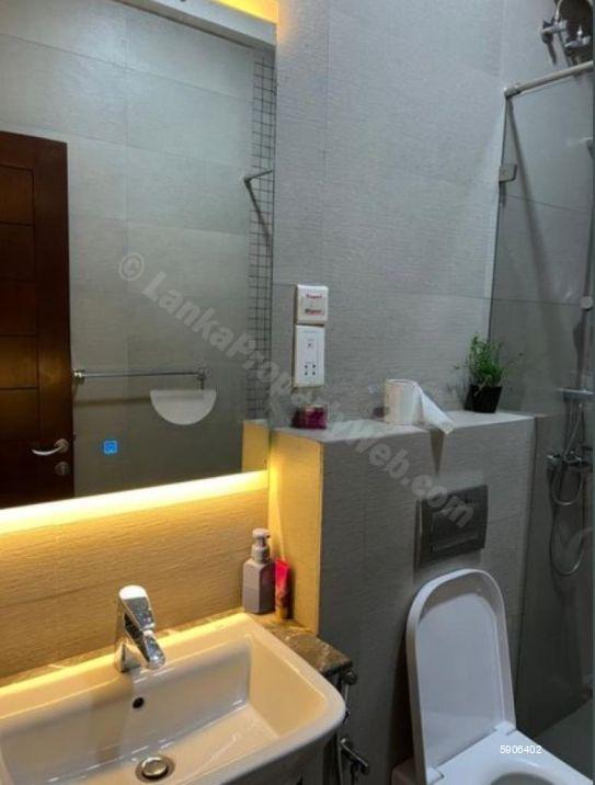 Bathroom - Apartment for sale in Colombo 3