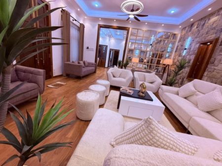 Living Room - 4 Bedroom house for sales in Thalawathugoda 