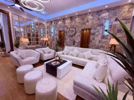 Living Room - 4 Bedroom house for sales in Thalawathugoda 