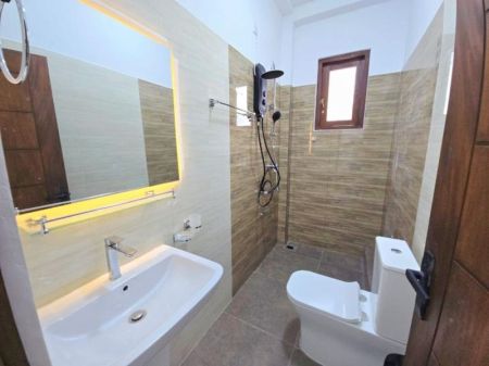 Bathroom - Newly Build Luxury Three Story House For Sale In Gorakapitiya Road  , Pelanwatta , Kottawa 