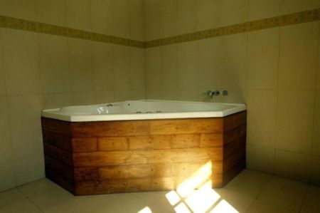 Bathroom - Spacious 4 Bedroom Semi Furnished House for Rent at Nugegoda | LKR 450,000 (EM002MK)