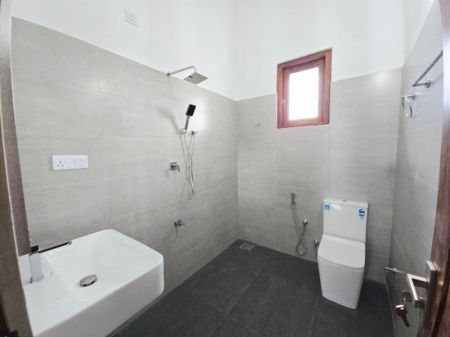 Bathroom - Luxurious living awaits you with this stunning 4 bedroom, 3 bathroom house for sale in Piliyandala! 