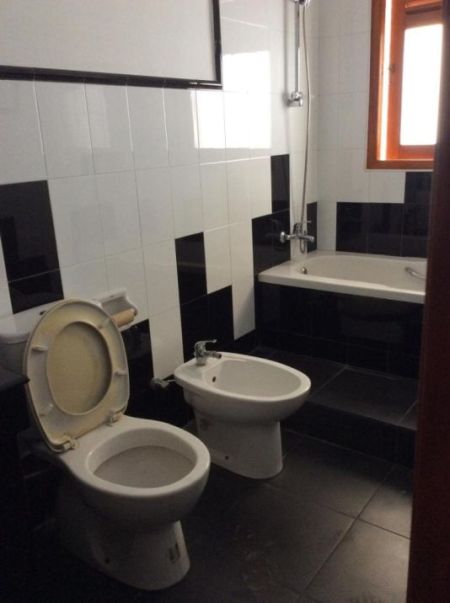 Bathroom - ￭ Colombo 04 ￭10BR House For Lease ￭ (NK107644)