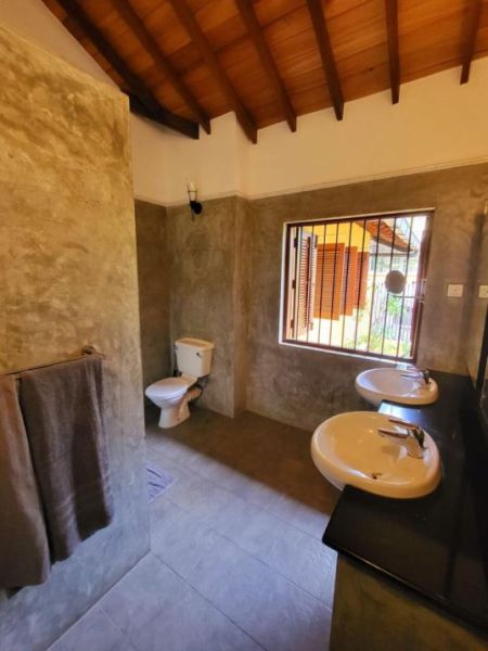 Bathroom - ￭ Colombo 05 ￭ 04BR Luxury House For Rent ￭ (NK107648)