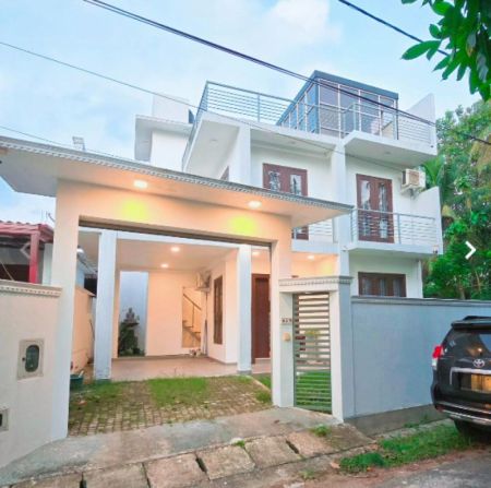 Exterior - 33 M | Polgasowita | 2 Story house for sale in Piliyandala