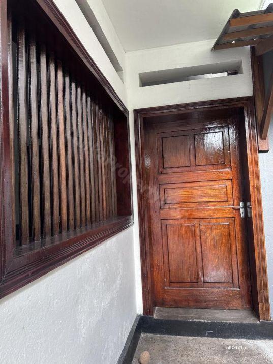 Main door entrance - House for rent in Pita Kotte