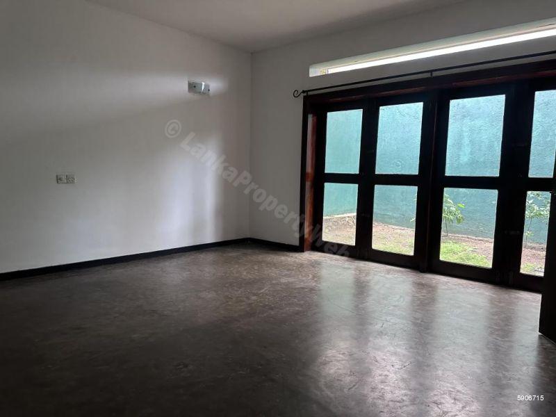 Bedroom - Master bedroom with ensuite bathroom. - House for rent in Pita Kotte