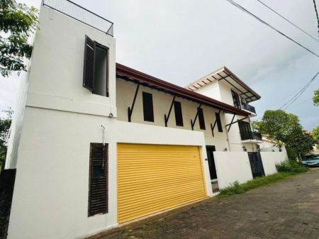 Exterior - Luxury Modern 5 Bedroom House for rent in Thalawathugoda 