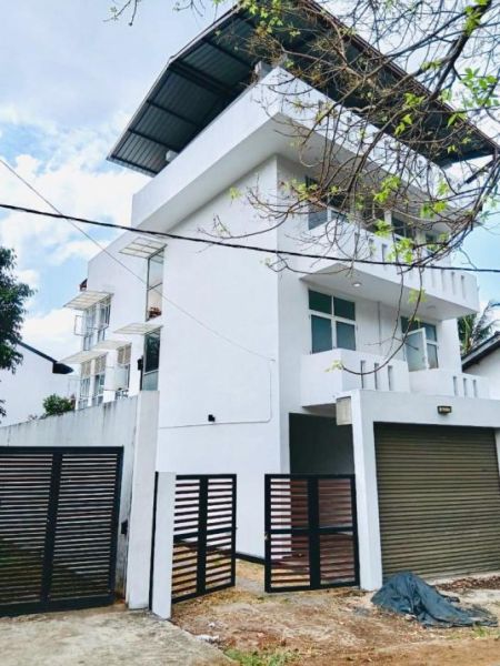 Exterior - 4 BR House for rent in Thalawathugoda 