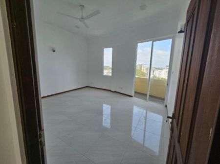 Bathroom - 3BR Apartment For sale in Colombo 5- PDA327