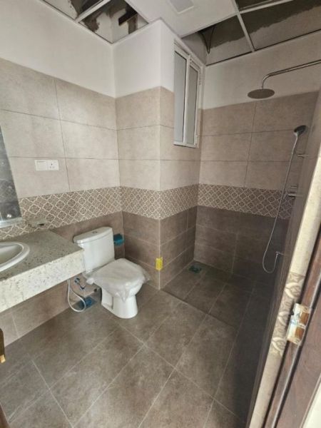 Bathroom - 3BR Apartment For sale in Colombo 5- PDA327