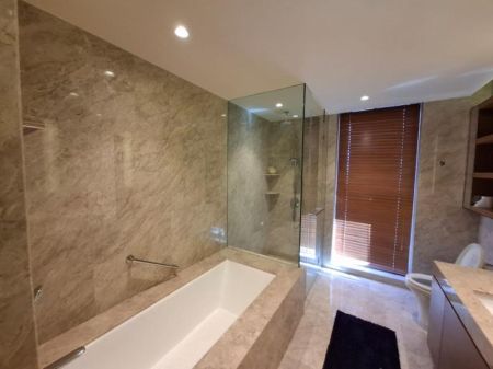 Bathroom - Shangri-La Apartment For Rent in Colombo 2 - PDA276