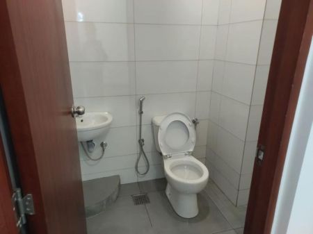 Bathroom - 2 BR Apartment for Sale in Rajagiriya - PDA423