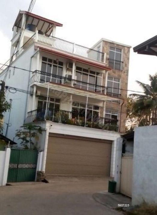 Exterior - House for rent in Nugegoda