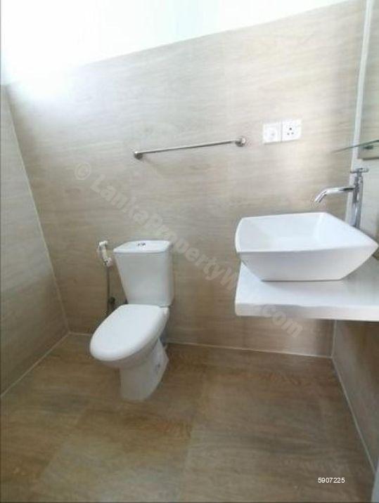 Bathroom - House for rent in Nugegoda