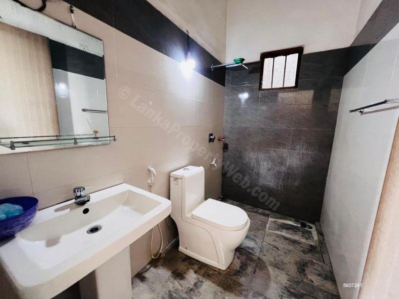 Bathroom - House for rent in Kelaniya