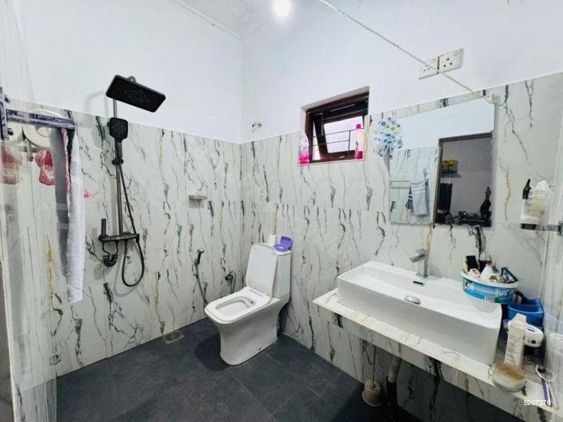Bathroom - House for rent in Maharagama