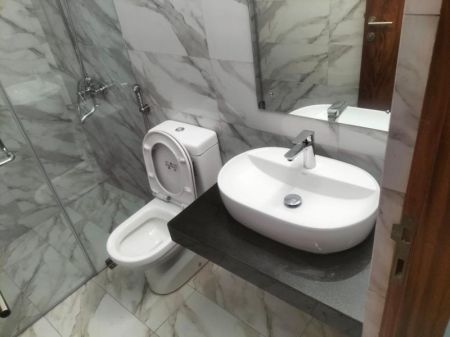 Bathroom - Apartment Complex For Rent in Colombo-06.