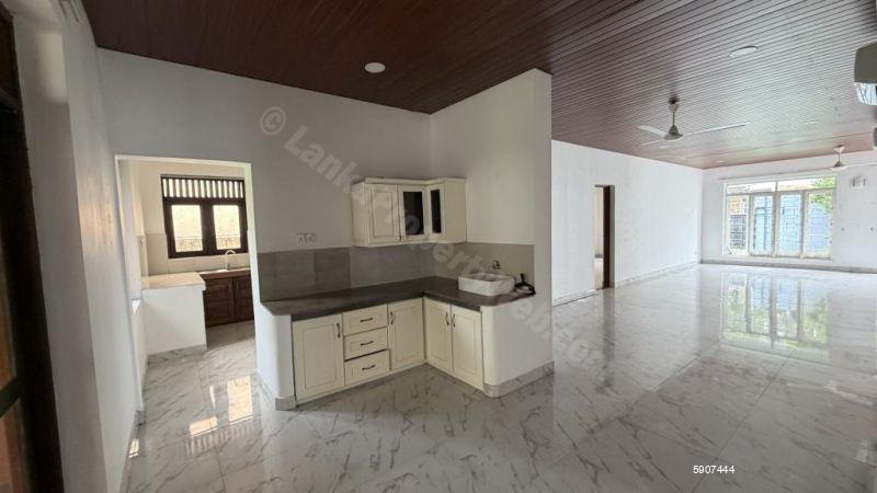 Kitchen - House for rent in Battaramulla