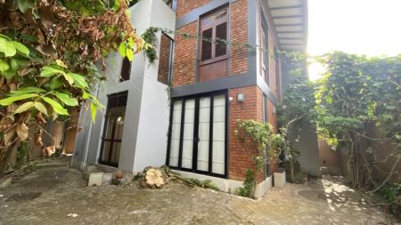 Exterior - Battaramulla house with an annex for rent