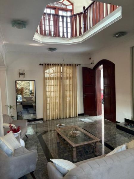Living Room - 🏡 5000 sqft 📏 20 Perches  ✨ LUXURY 3-STORIED 7 BEDROOM HOUSE FOR SALE / RENT IN WATTALA🔥