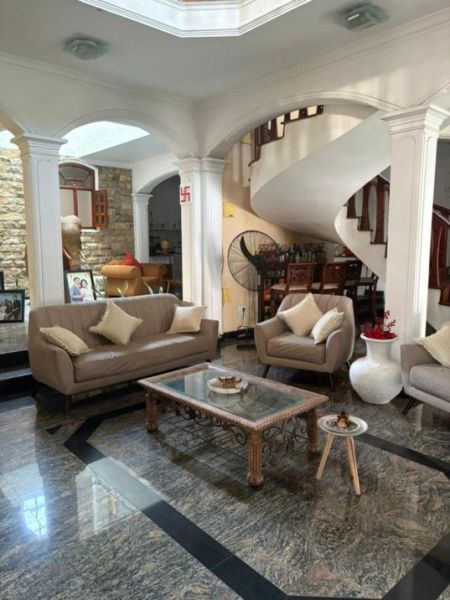 Living Room - 🏡 5000 sqft 📏 20 Perches  ✨ LUXURY 3-STORIED 7 BEDROOM HOUSE FOR SALE / RENT IN WATTALA🔥