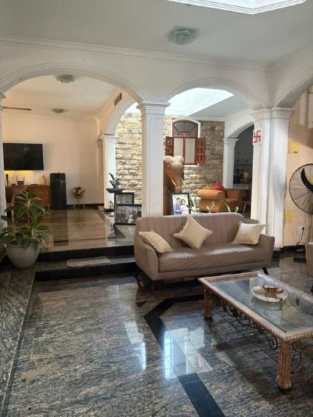Living Room - 🏡 5000 sqft 📏 20 Perches  ✨ LUXURY 3-STORIED 7 BEDROOM HOUSE FOR SALE / RENT IN WATTALA🔥