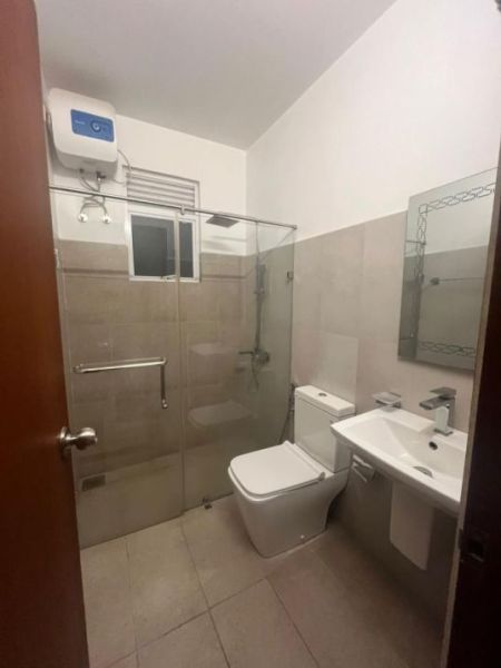 Bathroom - Apartment for Sale in Mountlavinia 
