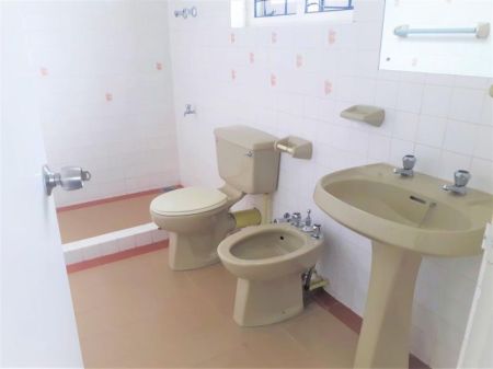 Bathroom - 6+ Bedrooms House for rent at Horton Place – Colombo 7