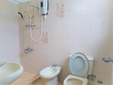 Bathroom - 6+ Bedrooms House for rent at Horton Place – Colombo 7