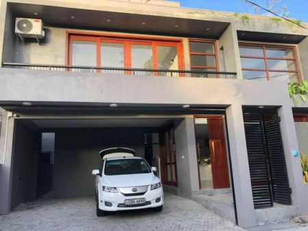 Exterior - 5 Bedroom 3 Story Modern House for Sale in Malabe