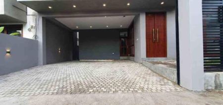 Exterior - 5 Bedroom 3 Story Modern House for Sale in Malabe