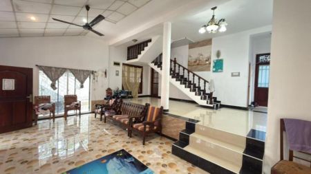 Living Room - House for Sale at Templers Road, Mount Lavinia (HSSH130)